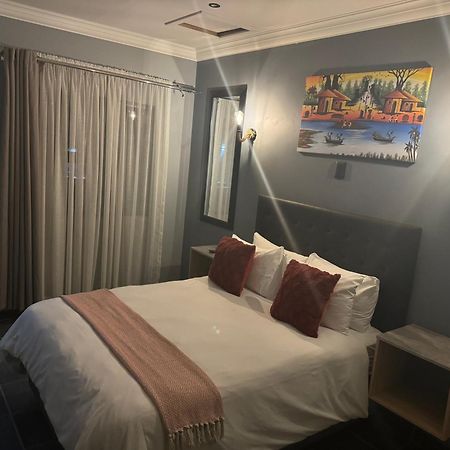 Kv Luxury Guest House ヨハネスブルグ エクステリア 写真