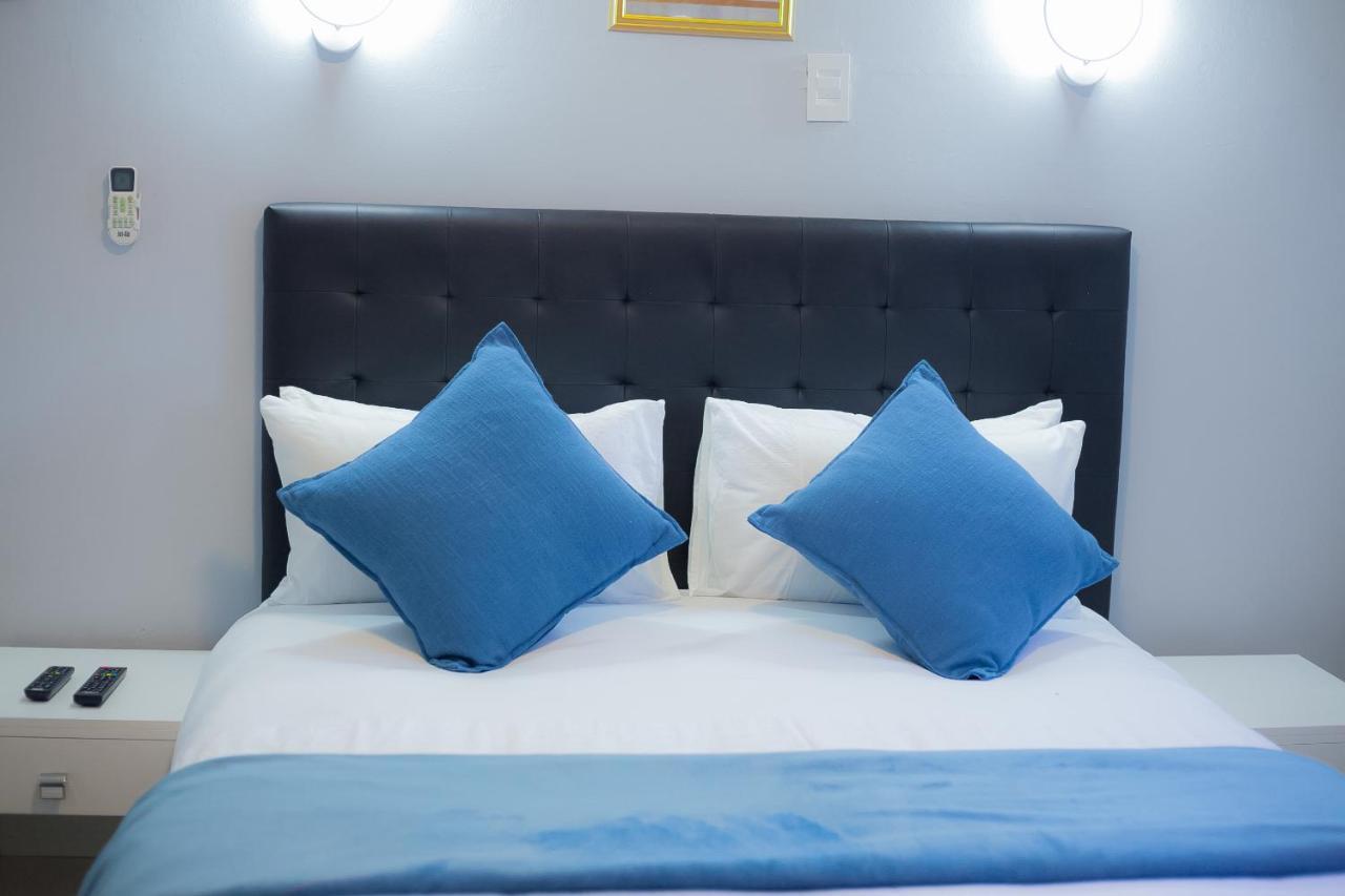 Kv Luxury Guest House ヨハネスブルグ エクステリア 写真