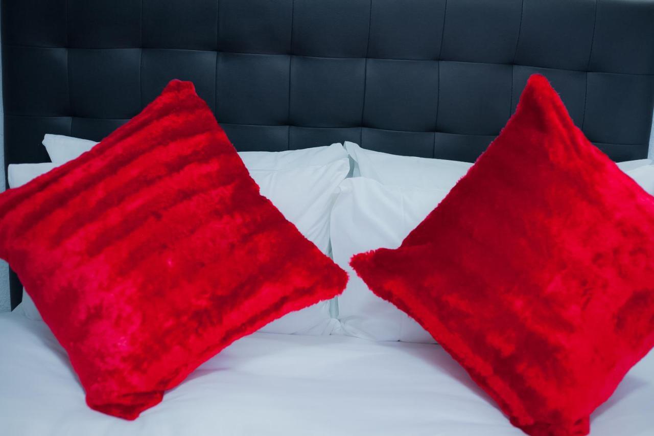 Kv Luxury Guest House ヨハネスブルグ エクステリア 写真